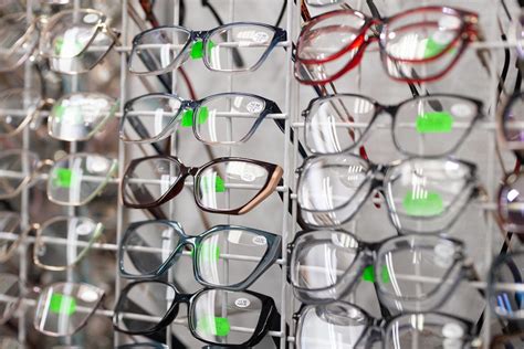 įvairių spalvų vaikiški akinių rėmeliai