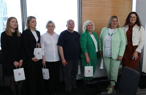 Simbolis, vaizduojantis profesinę sąjungą ir socialinės globos įstaigą