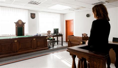 Teismo posėdžio iliustracija