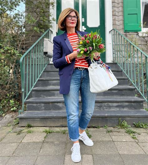 Mažylis su sportiniais bateliais