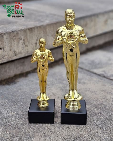 „Ad astra“ apdovanojimų statulėlė