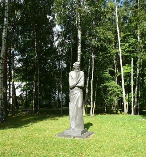 Paminklas Antanui Vienuoliui Anykščiuose