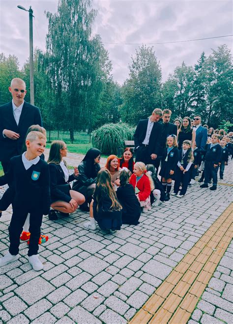 Vaikai ruošiasi eiti į mokyklą