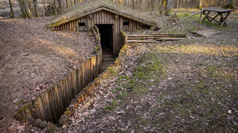 Atstatytas partizanų bunkeris Minaičiuose po klėties grindimis