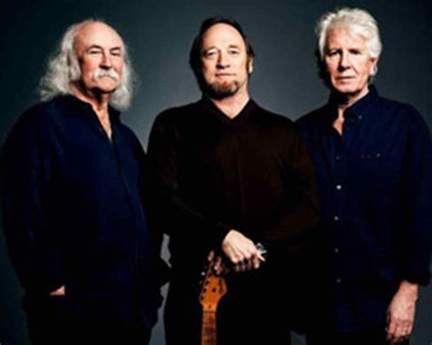Crosby, Stills & Nash grupės pasirodymas scenoje