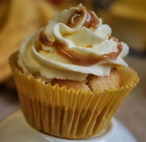 Bananiniai keksiukai su maskarponės kremu