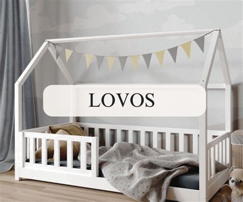 Skandinaviško stiliaus vaikiška lovytė namelis kambario interjere