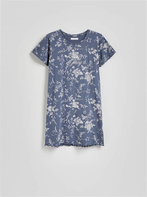 Naktiniai marškiniai žindančiai mamai