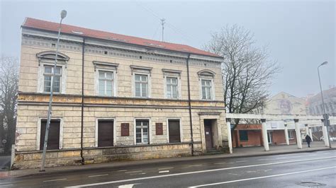 Teisėjas ir teismo pastatas
