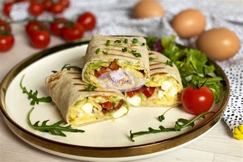 Keptas kiaušinis su feta ant tortilijos
