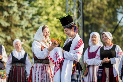 Lietuvių liaudies dainos ir tradicijos vaiko gyvenime