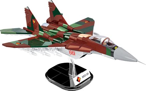Lakūnas-bandytojas bandantis MiG-29