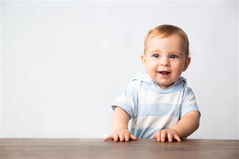 9 mėnesių kūdikis ropoja