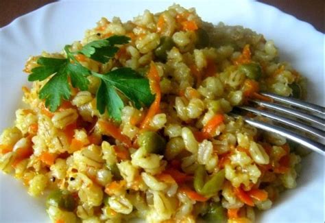 perlinės kruopos ir šakninės daržovės