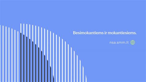 Vaikas prausia veidą švelniu prausikliu