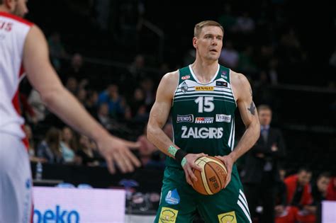Robertas Javtokas krepšinio aikštelėje