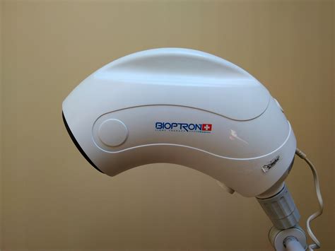 Paveikslėlis: BIOPTRON Pro 1 prietaiso ir stovo pavyzdys