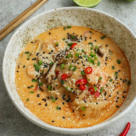 tailandietiška sriuba su kokosų pienu
