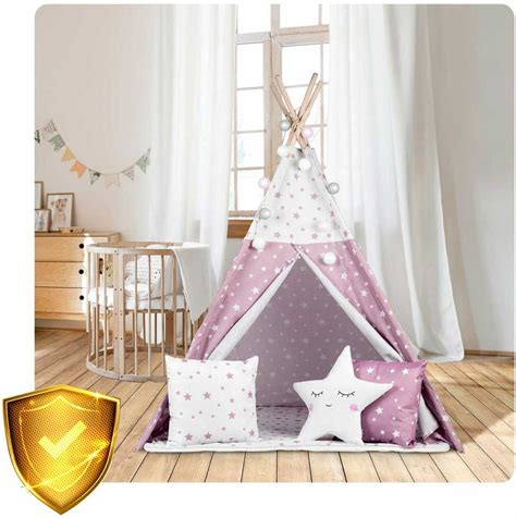 Vaikų kambarys su žaisminga palapine