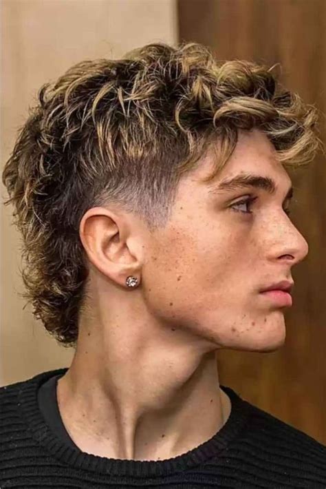 Berniukas su „mullet“ kirpimu