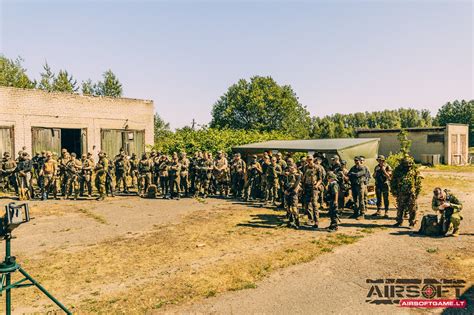 Komandos bazė medyje