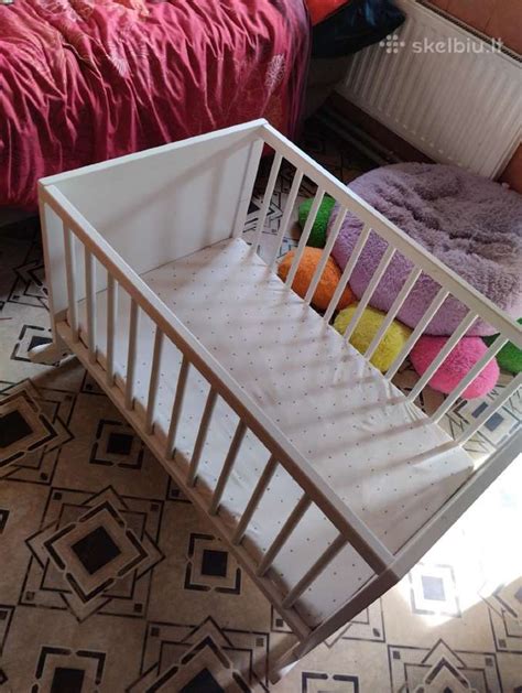 Kūdikio lovytė su baldakimu
