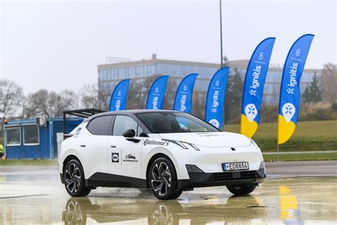 Infografika: Kriterijai renkantis vaikišką elektromobilį (amžius, erdvė, funkcijos, kaina)