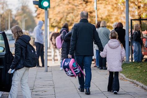 tėvai mokantys vaikus