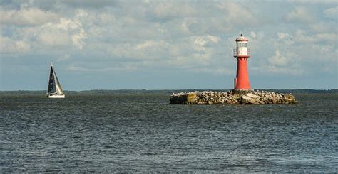 Pervalkos švyturys marių viduryje