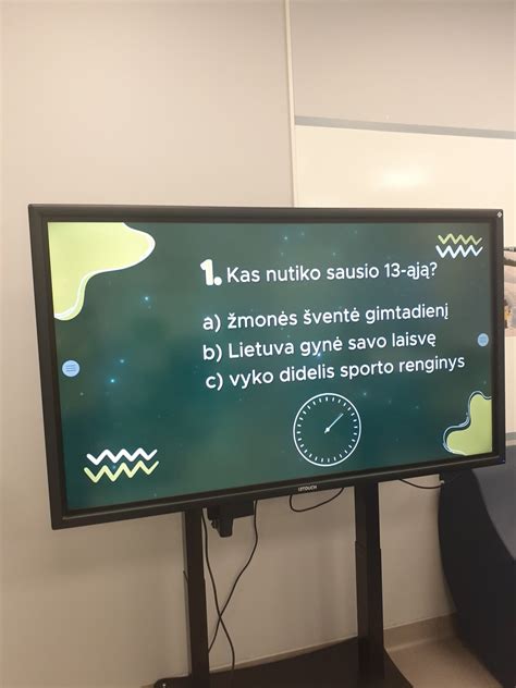 Mokiniai klasėje aptaria Sausio 13-osios įvykius