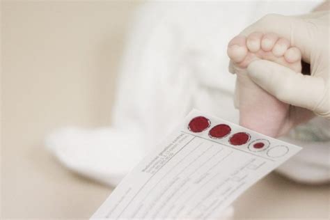 Naujagimio kulniuko dūrimas kraujo tyrimui