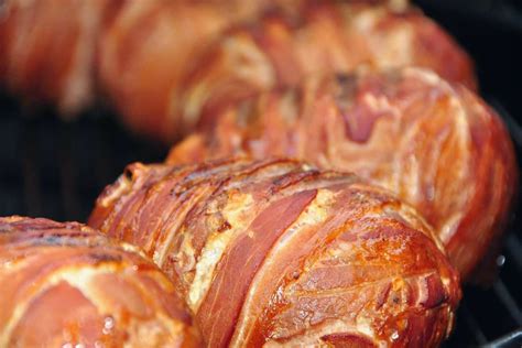 Keptas avokadas su kiaušiniu ir šonine