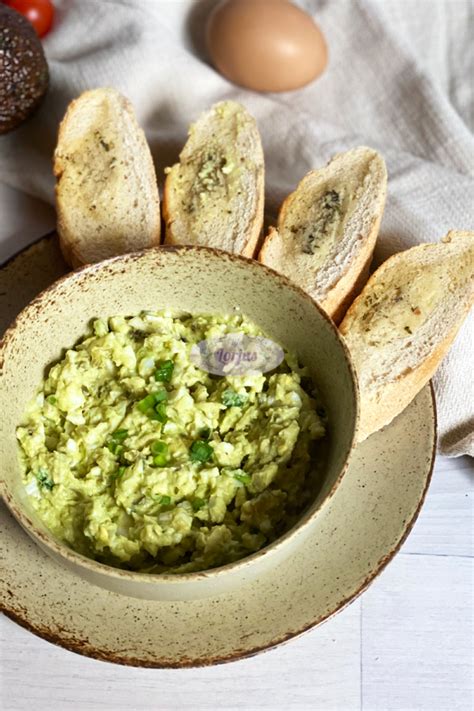 Įvairūs avokado ir kiaušinių patiekalai