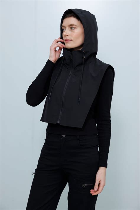 Pavyzdys: kepurėlės tipo kapišonas kūdikiui be siūlių nugarinėje dalyje