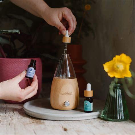 Eterinių aliejų buteliukai su augaliniais ingredientais