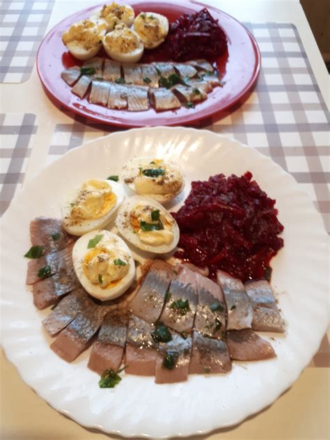 įvairūs silkės su kiaušiniais patiekimo būdai