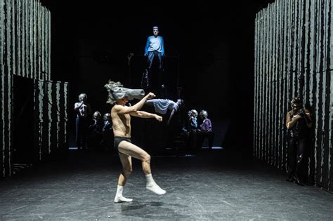 Vaikų teatro spektaklio scena