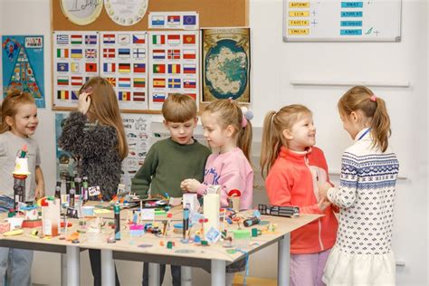 vaikas supykęs darželyje ar mokykloje