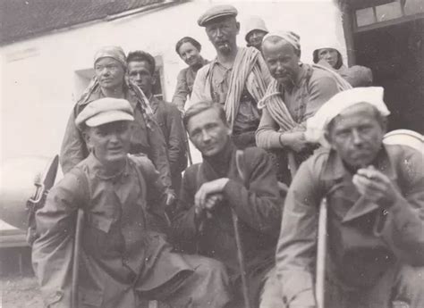 Balys Sruoga su grupe Tirolyje kelionės į Alpes metu. Austrija, 1929 m. liepa