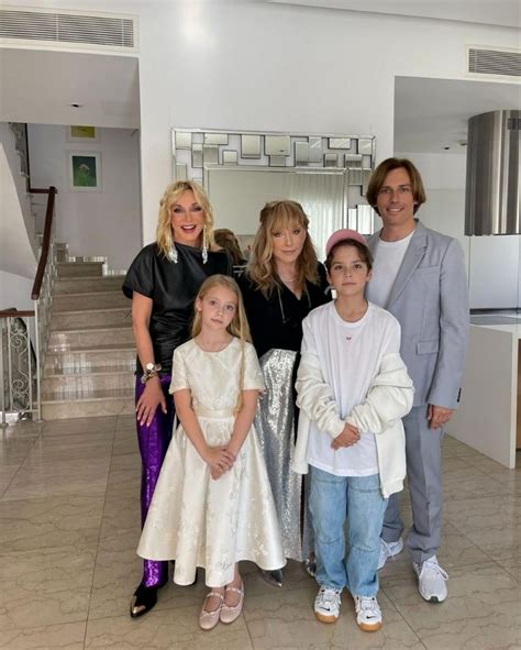 Kristina Orbakaitė vaikystėje su seneliais Šventojoje