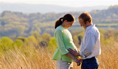 Nėščia moteris konsultuojasi su gydytoju