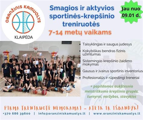 Lauke sportuojančių vaikų grupė, vykdanti įvairius fizinius pratimus su šypsenomis veiduose