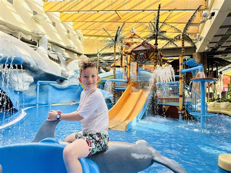 Šeima su vaikais vandens parke