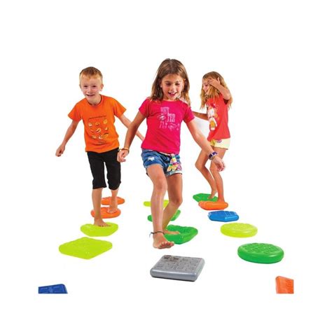 vaikas ant balansinės pagalvėlės