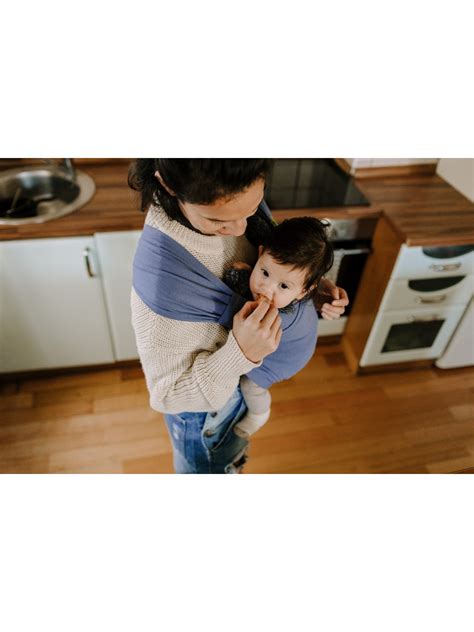 Ergonomiška kūdikio padėtis nešioklėje (